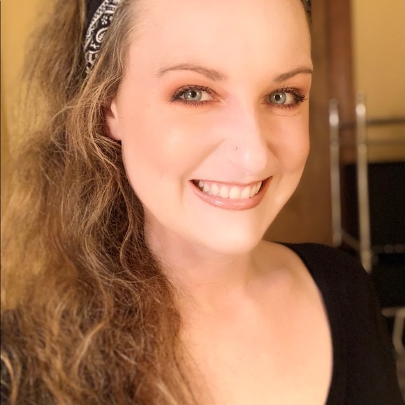 Meet your Posher, Emily - Picture 1 of 7